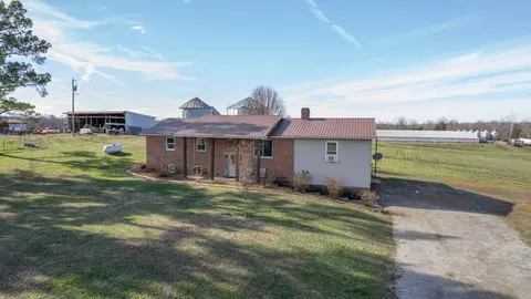 Exterior - 500 Dairy Ln, Murray, KY 42071 photo 5 of 6