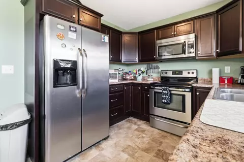 Kitchen - 552 Southfork Dr, Berea, KY 40403 photo 3 of 3