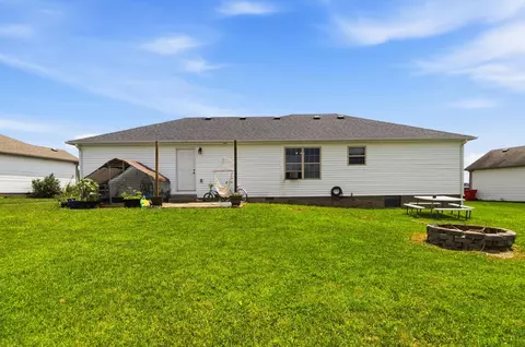 Exterior - 552 Southfork Dr, Berea, KY 40403 photo 2 of 5