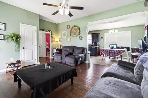 Entry Way - 552 Southfork Dr, Berea, KY 40403 photo 1 of 1