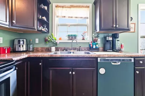 Kitchen - 552 Southfork Dr, Berea, KY 40403 photo 1 of 3