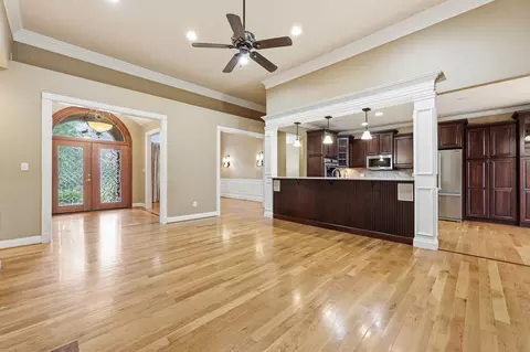 Living - 116 Kingston Dr, Georgetown, KY 40324 photo 7 of 8
