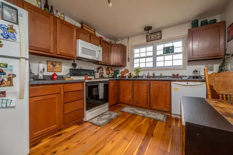 Kitchen - 55 Mitchell Ln, Morehead, KY 40351 photo 2 of 2