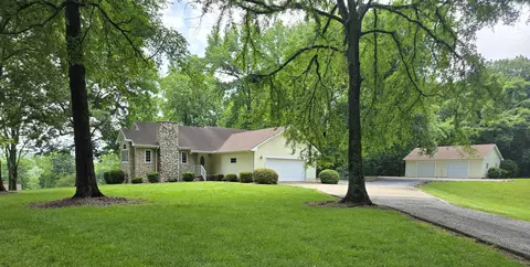 85 Boone Dr, Cadiz, KY 42211