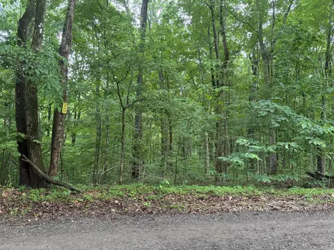 8 Redwood Dr # V, Cadiz, KY 42211