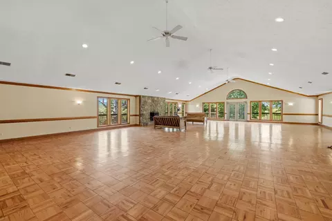 Living - 400 Clearfork Rd, Morehead, KY 40351 photo 1 of 5