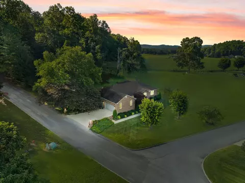 871 Woods Edge Dr, Somerset, KY 42503