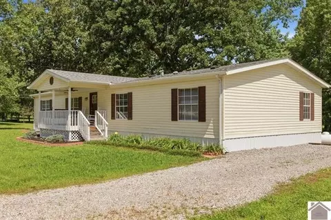 18 Kenwood Dr, Murray, KY 42071