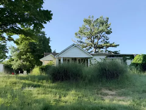 571 Ayers Ln, Scottsville, KY 42164