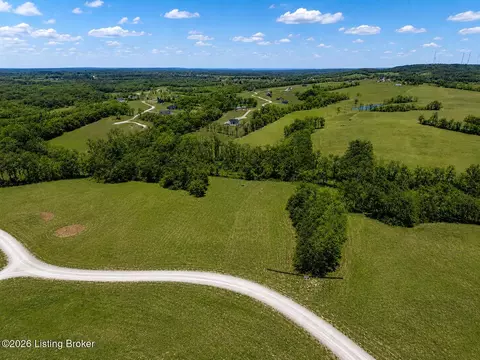 82 N Stallard Springs Dr, Shelbyville, KY 40065