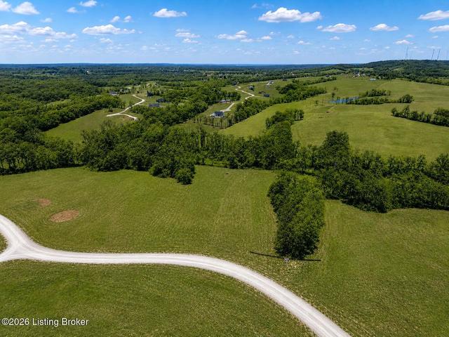 82 N Stallard Springs Dr, Shelbyville, KY 40065