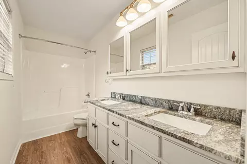 Bath - 106 Legacy Dr, Berea, KY 40403 photo 1 of 3