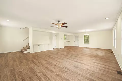 Living - 106 Legacy Dr, Berea, KY 40403 photo 1 of 4