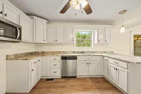Kitchen - 106 Legacy Dr, Berea, KY 40403 photo 1 of 3