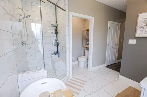 Bath - 145 Falling Brook Dr, Paducah, KY 42003 photo 2 of 6