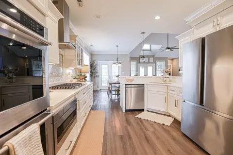 Kitchen - 145 Falling Brook Dr, Paducah, KY 42003 photo 3 of 11