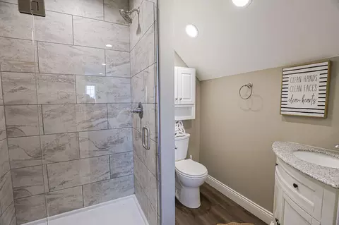 Bath - 145 Falling Brook Dr, Paducah, KY 42003 photo 6 of 6