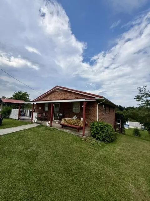 157 Deskins Ln, Frenchburg, KY 40322