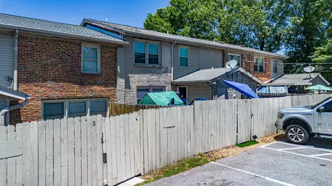 6235 Benton Rd, Paducah, KY 42003