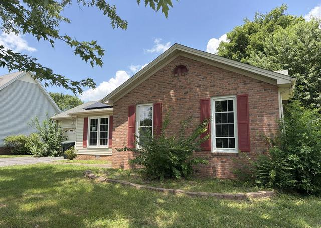 642 Winchester Dr, Hopkinsville, KY 42240
