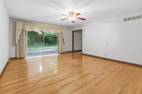 Living - 903 W 7th St, Corbin, KY 40701 photo 9 of 11