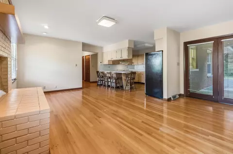 Living - 903 W 7th St, Corbin, KY 40701 photo 4 of 11