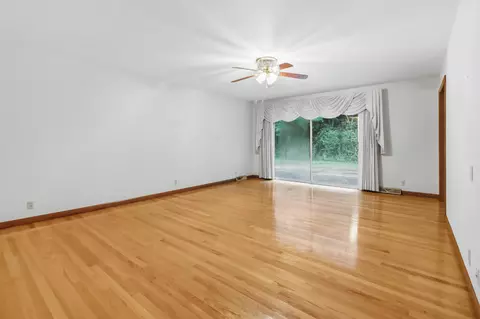 Living - 903 W 7th St, Corbin, KY 40701 photo 7 of 11
