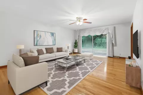 Living - 903 W 7th St, Corbin, KY 40701 photo 8 of 11
