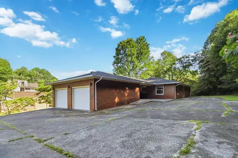 Exterior - 903 W 7th St, Corbin, KY 40701 photo 2 of 10
