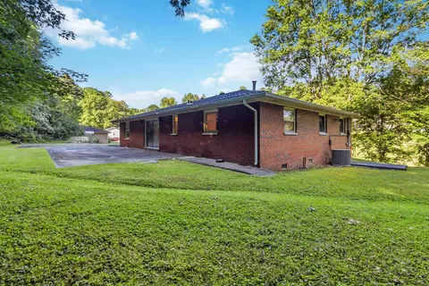 Exterior - 903 W 7th St, Corbin, KY 40701 photo 5 of 10