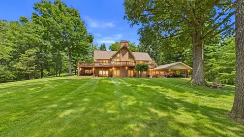 897 Summit Pt, Cadiz, KY 42211