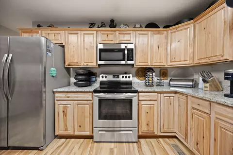 Kitchen - 1060 Stone Gate Dr, Burnside, KY 42519 photo 4 of 4
