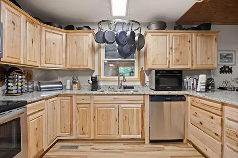Kitchen - 1060 Stone Gate Dr, Burnside, KY 42519 photo 3 of 4