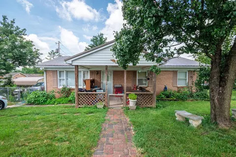 325 Foxwood Dr, Nicholasville, KY 40356