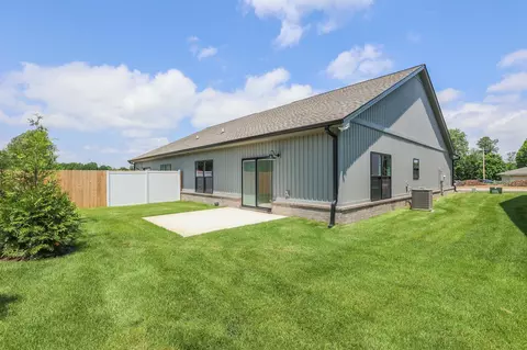 Exterior - 809 Violet Ct, Paducah, KY 42001 photo 4 of 5