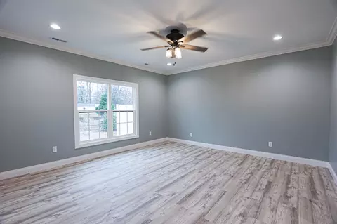 Living - 809 Violet Ct, Paducah, KY 42001 photo 5 of 6