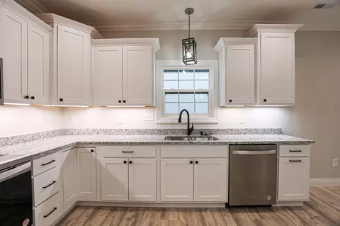 Kitchen - 809 Violet Ct, Paducah, KY 42001 photo 3 of 5