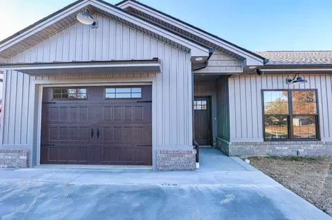 Exterior - 809 Violet Ct, Paducah, KY 42001 photo 2 of 5