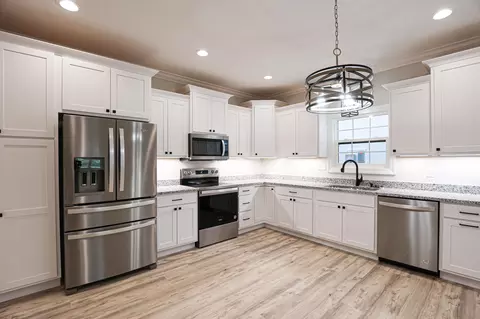 Kitchen - 809 Violet Ct, Paducah, KY 42001 photo 4 of 5