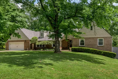 1556 Wellesley Dr, Lexington, KY 40513