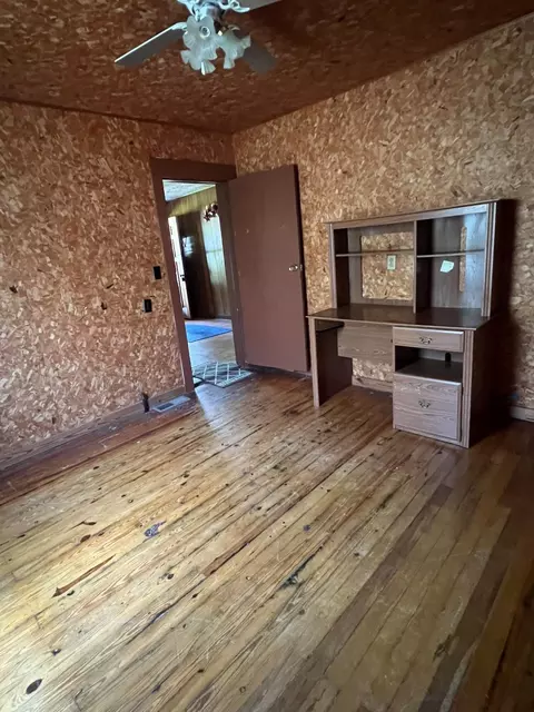 Bedroom - 719 W Gordon St, Corbin, KY 40701 photo 2 of 3
