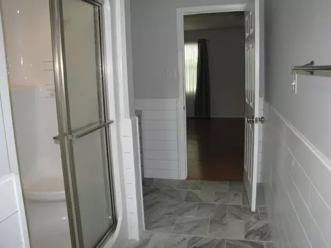 Bath - 108 Sheldrake Ct, Georgetown, KY 40324 photo 4 of 10