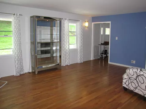 Living - 108 Sheldrake Ct, Georgetown, KY 40324 photo 1 of 5