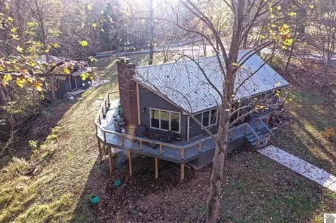 12 Beech Point Dr, Cadiz, KY 42211