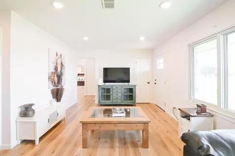 Living - 3089 State Route 58 E, Mayfield, KY 42066 photo 2 of 3