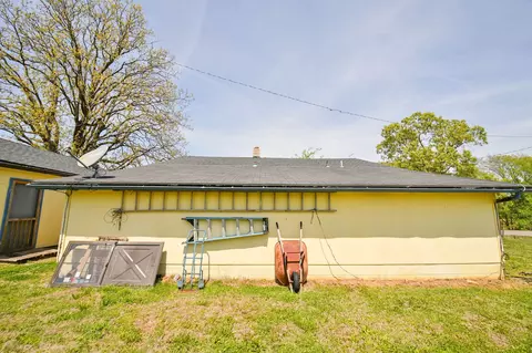 Exterior - 1119 Rowlett Trl, Murray, KY 42071 photo 10 of 12