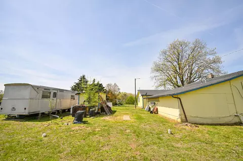 Exterior - 1119 Rowlett Trl, Murray, KY 42071 photo 7 of 12