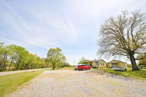 Exterior - 1119 Rowlett Trl, Murray, KY 42071 photo 9 of 12