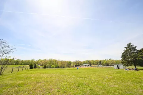 Exterior - 1119 Rowlett Trl, Murray, KY 42071 photo 8 of 12