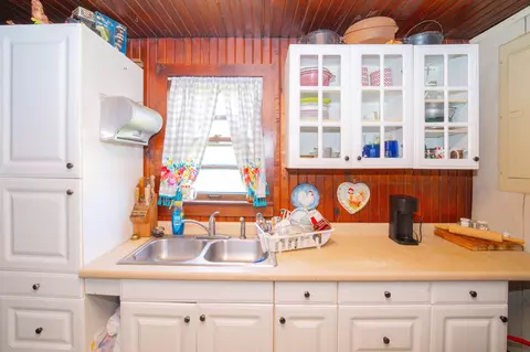 Kitchen - 1119 Rowlett Trl, Murray, KY 42071 photo 2 of 2